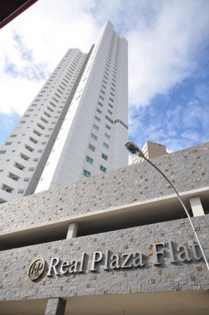 Apartamento - Rua José de Alencar nº 20 - Cristo Rei - Edifício Real Plaza Flat Service - Área privativa: 44,74m². Área total: 54,73m².
