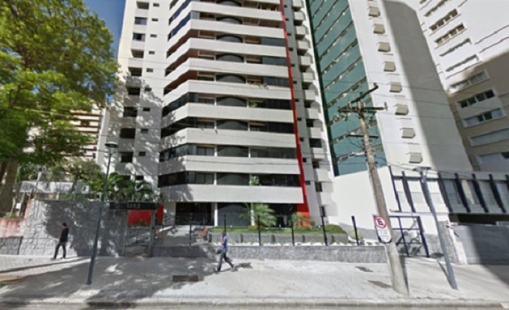 Apartamento com 3 garagens - Rua Brigadeiro Franco nº 1.652 - Centro - Área privativa 151,88m² - Área total 245,65m².