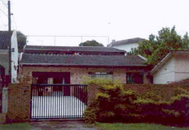 Terreno com benfeitorias - Av. Edgard Stelfeld nº 575 - Bairro Jardim Social - Área total: 416m². Com uma residência de dois pavimentos.